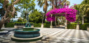 Plaza con fuente en Alameda Apodaca - Restaurante Balandro