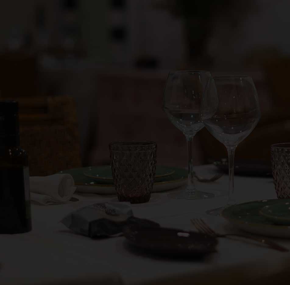 Detalle de mesa con fondo opaco - Restaurante Balandro
