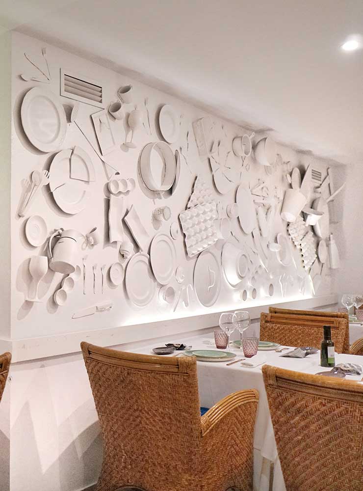 Mesas y Decoración de pared en el Salón Apodaca - Restaurante Balandro